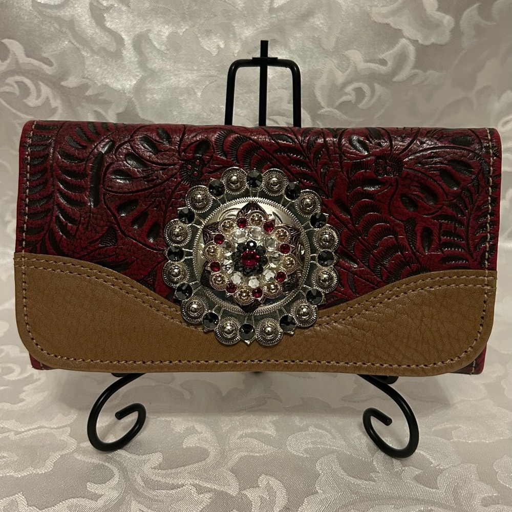 Customized American West Birds Of A Feather Trifold Wallet w Rodeo Drive Conch